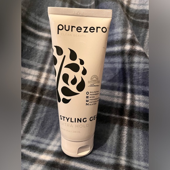 Deodorant, Shampoo, Conditioner and Razor - Picture 2 of 5